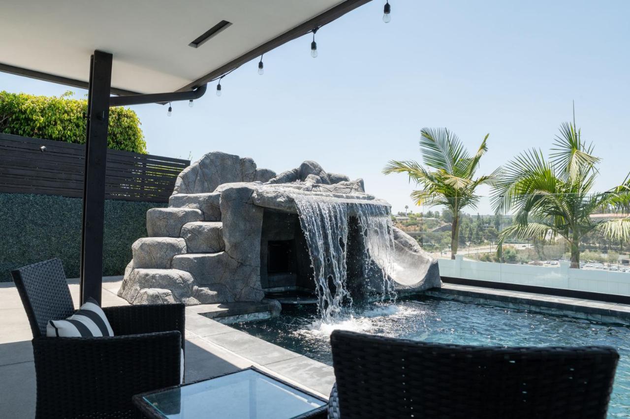 New Modern Luxury Estate - Pool, Slide, Grotto Casa de férias